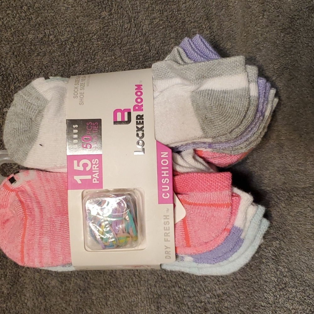 Locker Room Girls ankle socks w/free hair rubber bands